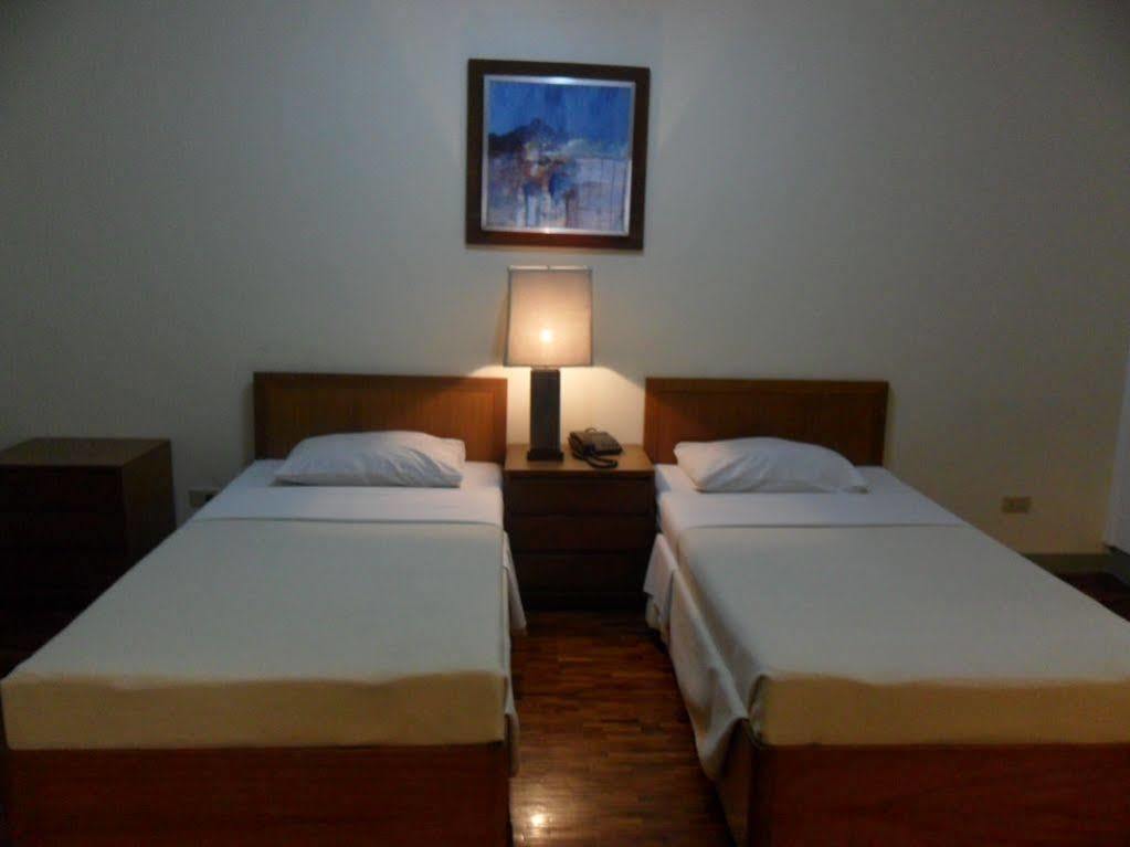 Amorsolo Mansion Hotel Makati City Exterior foto